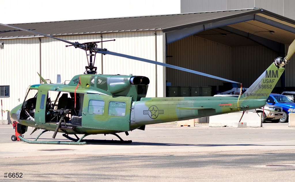 40th HS Bell UH-1N Iroquois 69-6652 | Wing attack Plan R | Flickr