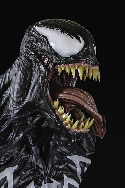 Marvel Comics Venom Life-Size Bust by Sideshow Collectibles