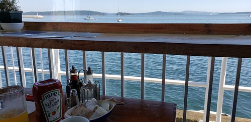 tags sidneybythesea pierbistro pier bistro sidney bc biking cycling delsol norco electricassist lunch fishchips fish chips fries beer coffee sun warm weather samsung shimano e6100 sea seaside ocean bicycles