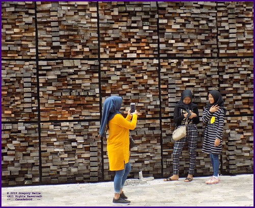 Bandung Karaoke Colour 20190403_143041 DSCN4351, asia asean seasia indonesia indonesian java javanese westjava jawabarat bandung building restaurant architecture fashion tree people person 2019 color colour hijab decade2010 canadagood photography nikon coolpix digitalcamera 1500views