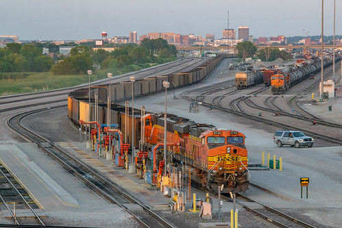 bnsf hobson yard lincoln ne nebraska coal train empty fuelpad refuel sunset evening tracks