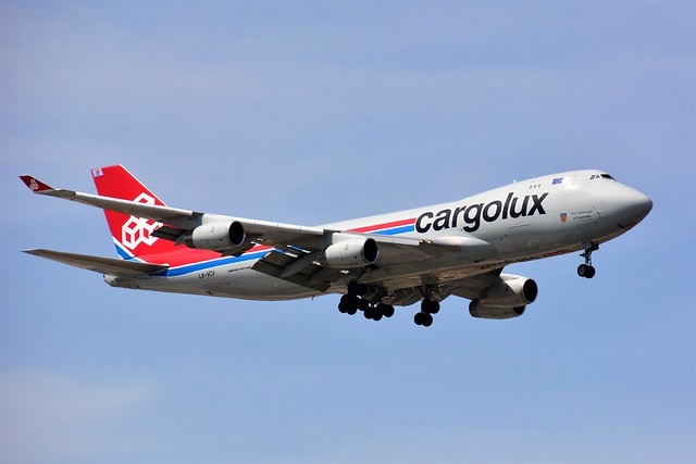 (CDG)Cargolux Boeing 747-4R7  LX-VCV Landing runway 08R from Chicago
