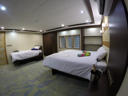 Emperor Serenity Cabin 9 Serenity cabin 9 Main Deck Double with Single © John Bakker Divemood