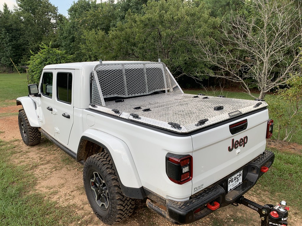 A Heavy Duty Truck Bed Cover On A Jeep Gladiator A Polishe Flickr