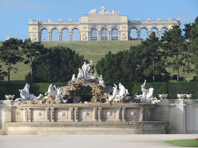 Gloriette und Neptunbrunnen