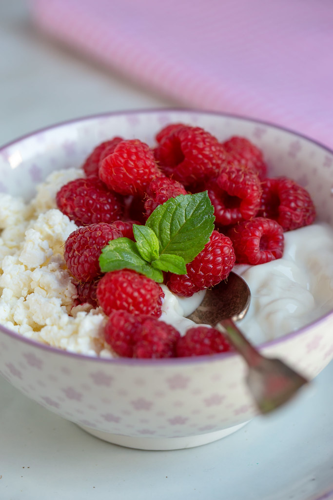 Quark mit Kokosnussjoghurt und Himbeeren | Nata Lie | Flickr