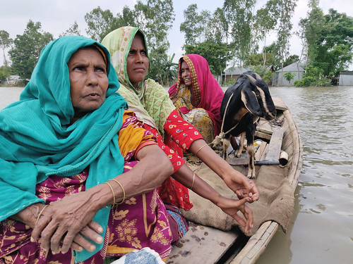 southasianlife climatechange flood2019 disaster bangladeshi asia people potrait story jamuna river sirajganj southasia women water
