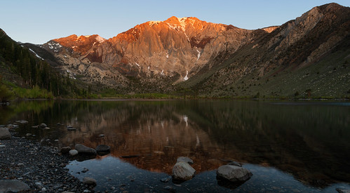sierranevada mountains alpinelake convictlake sunrise color sky california goldenstate mammothlakes hike trail rimtrail laurelpeak