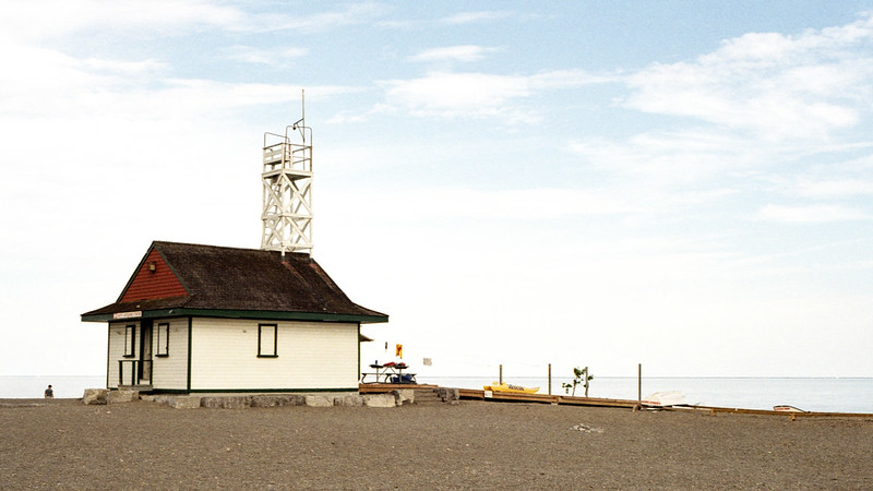 Leuty Ave Lifeguard Station Later Afternoon