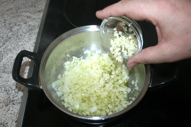 07 - Knoblauch addieren / Add garlic