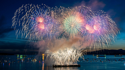 hondacelebrationoflights india fireworks vancouver sunsetbeach englishbay downtown waterfront event summer westend fireworksdisplay sony a7iii nightscene colourful