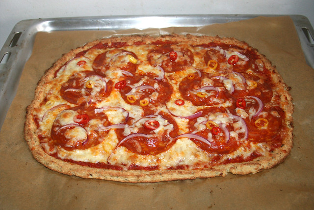 24 - Cauliflower-Pizza - Finished baking / Blumenkohl pizza - Fertig gebacken