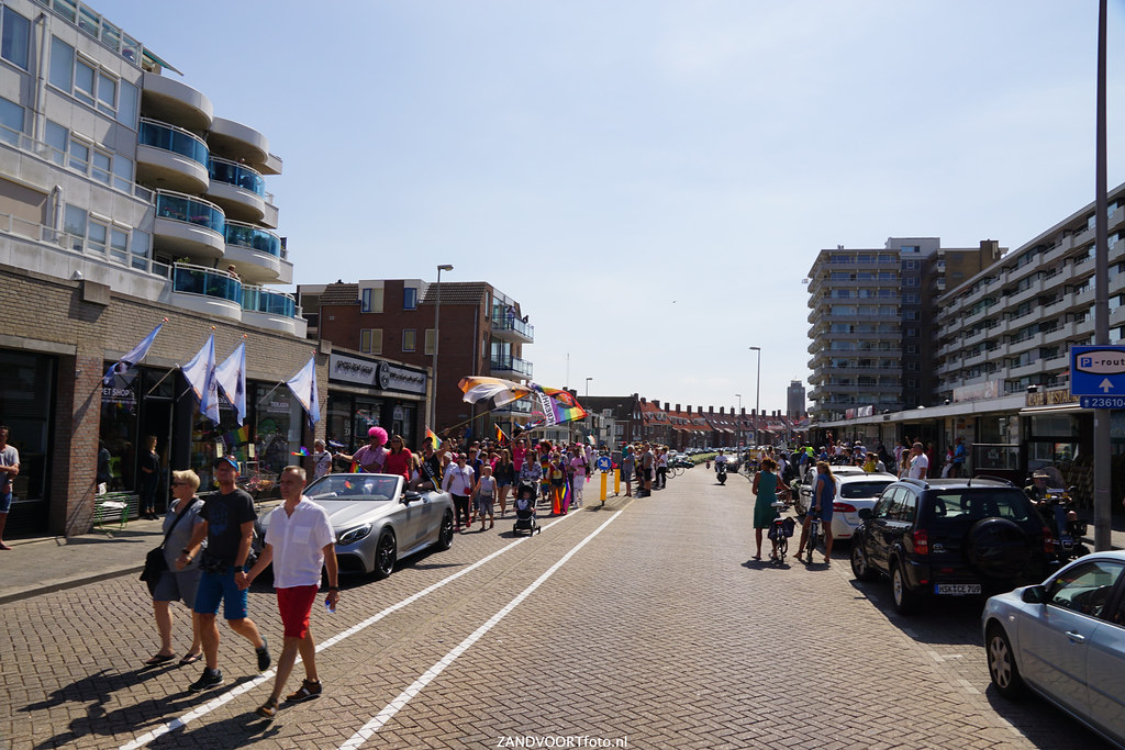 DSC07555 - Beeldbank Pride at the beach