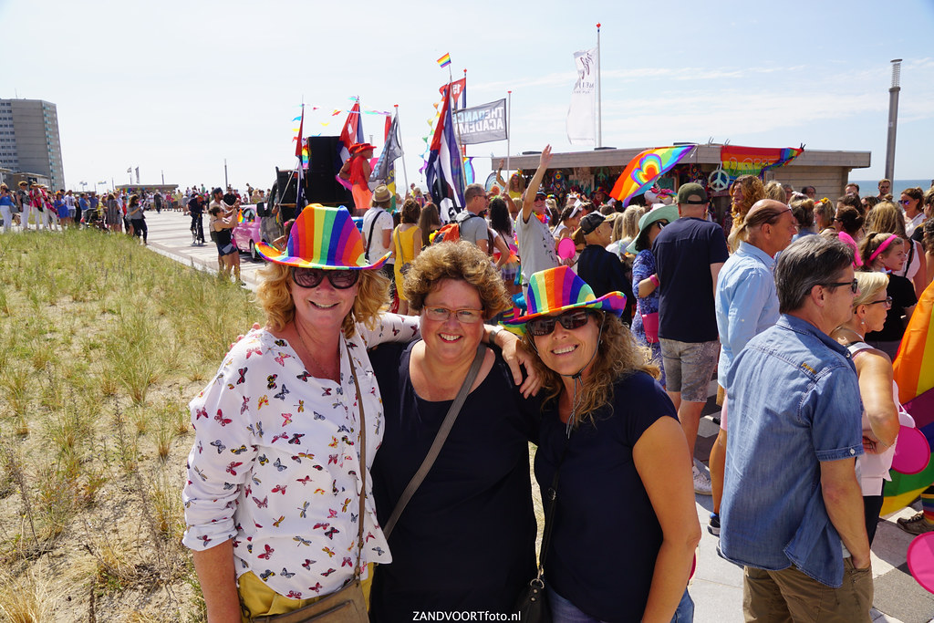 DSC07613 - Beeldbank Pride at the beach