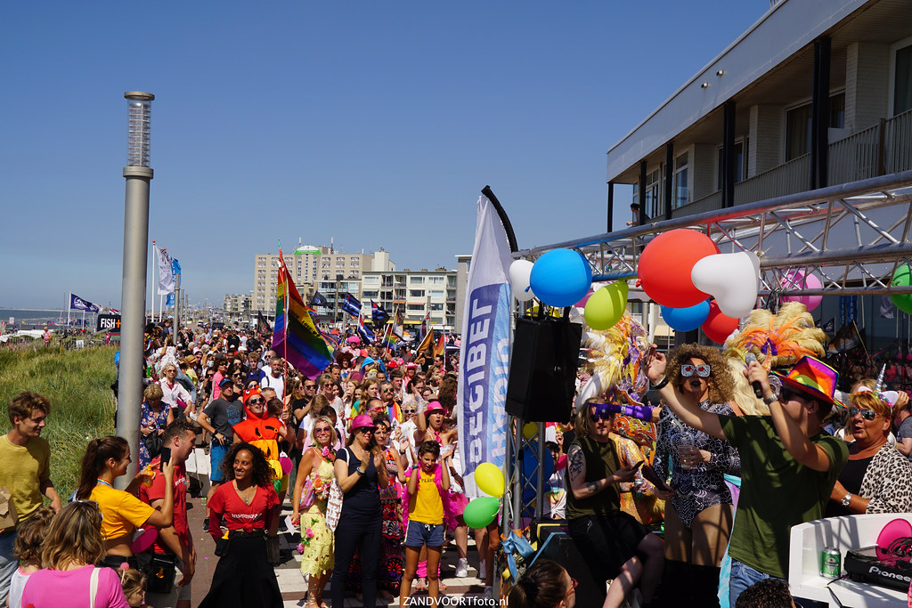 DSC07630 - Beeldbank Pride at the beach