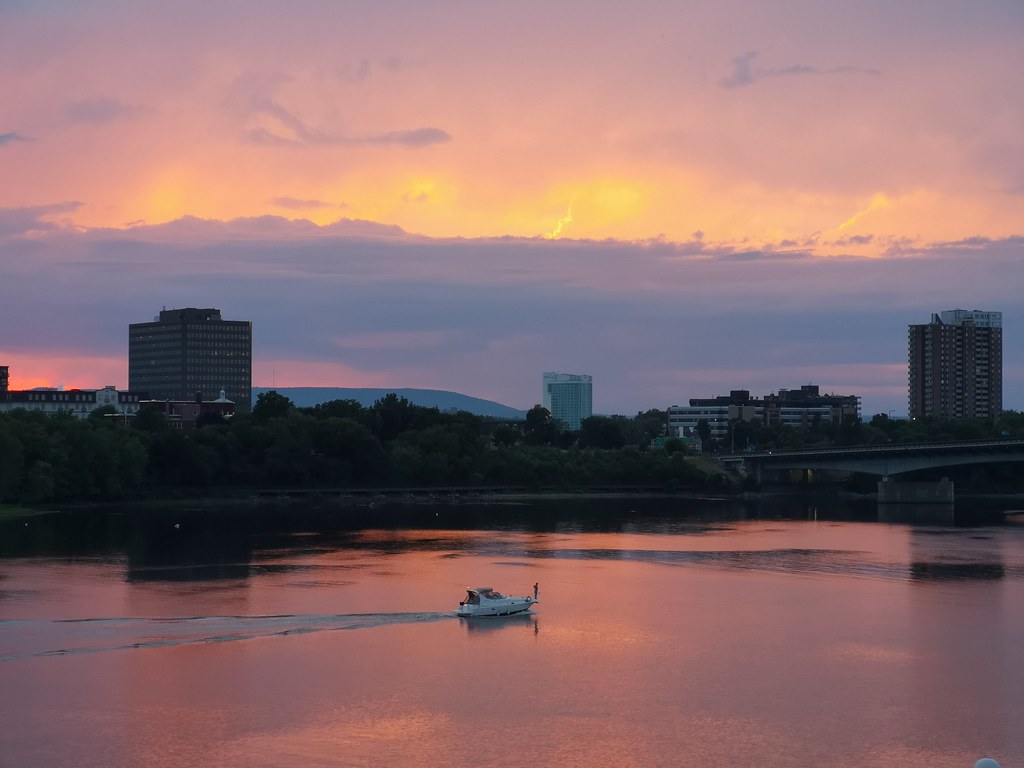 Gatineau sunset on the Ottawa River.  #HuaweiP20Pro  #3xopticalzoom Straight out the phone!