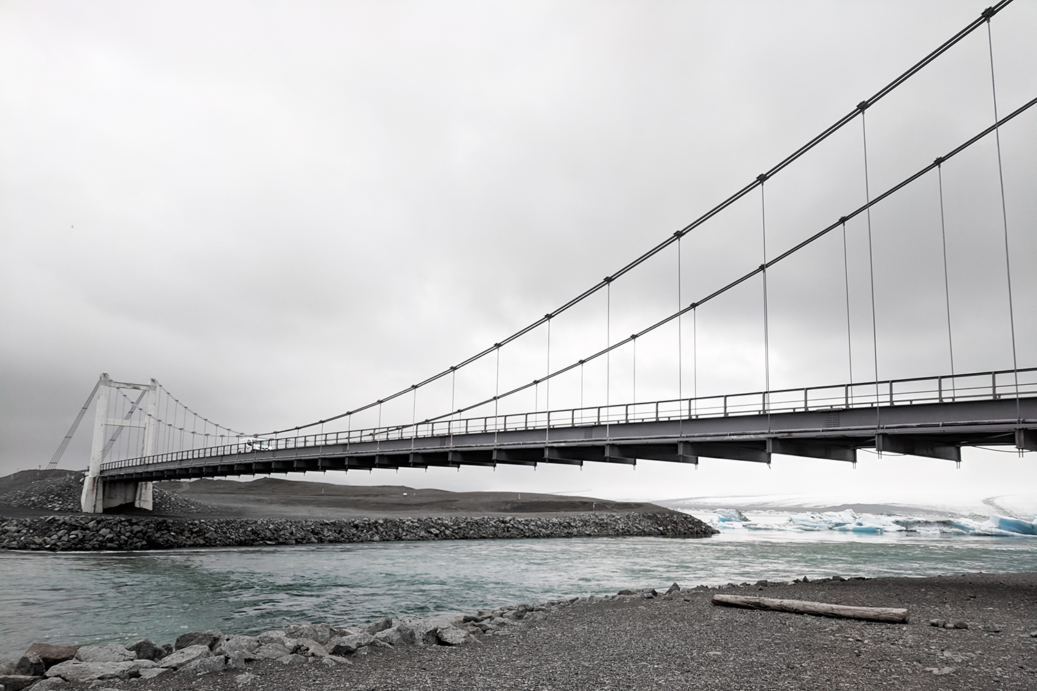 09iceland-jokulsarlon-glacier-lagoon-bridge-travel