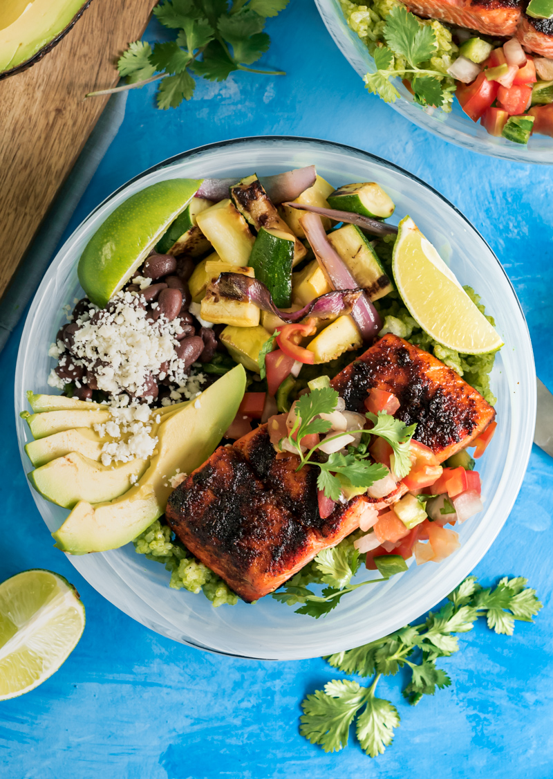 Chili Lime Grilled Sockeye Salmon Rice Bowls www.pineappleandcoconut.com #pwssalmon