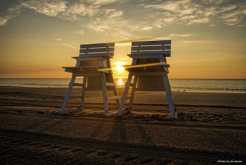 whatawaytostarttheday lowerslowerdelaware lsd rehobothbeach delaware de rehobothbeachde sussexcounty atlanticocean outdoor ocean waves water watchingthesunrise sunrise sunlight sun clouds morning morninglight sky skies lifeguardchair chairs sand beach seaside sea seashore seascape horizon