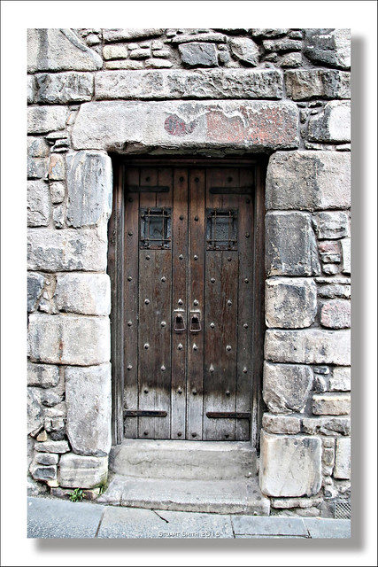 Old Door, Tolbooth Tavern, The Royal Mile, 167 Canongate, Edinburgh, Scotland UK