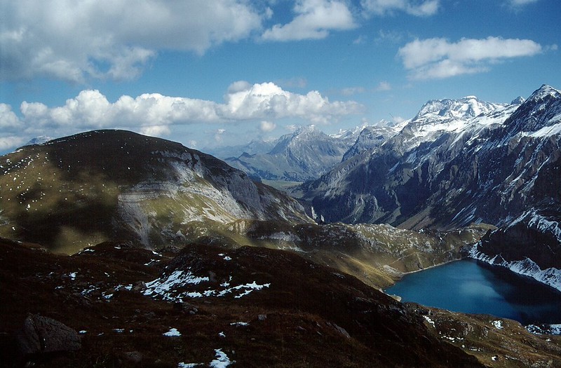t9602042F | Blick vom Fuß des Niesehorn (2776 m) zum Iffigenhorn (2378 m), zum Iffigensee und zum Wildstrubel (3244 m). Berner Alpen, 17.09.1996