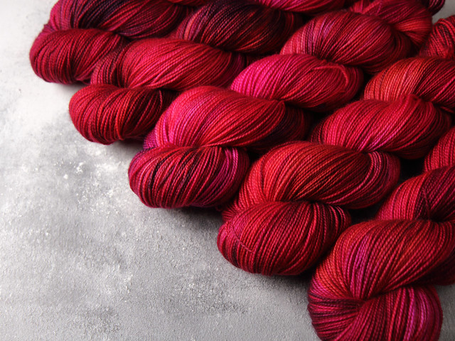 Favourite Sock – hand-dyed superwash merino wool yarn 4 ply/fingering 100g – ‘Opium Poppy’
