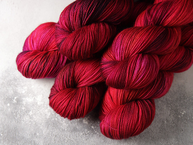 Favourite Sock – hand-dyed superwash merino wool yarn 4 ply/fingering 100g – ‘Opium Poppy’