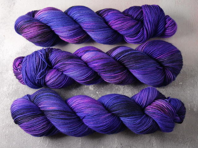 Favourite Sock – hand-dyed superwash merino wool yarn 4 ply/fingering 100g – ‘Delphinium’