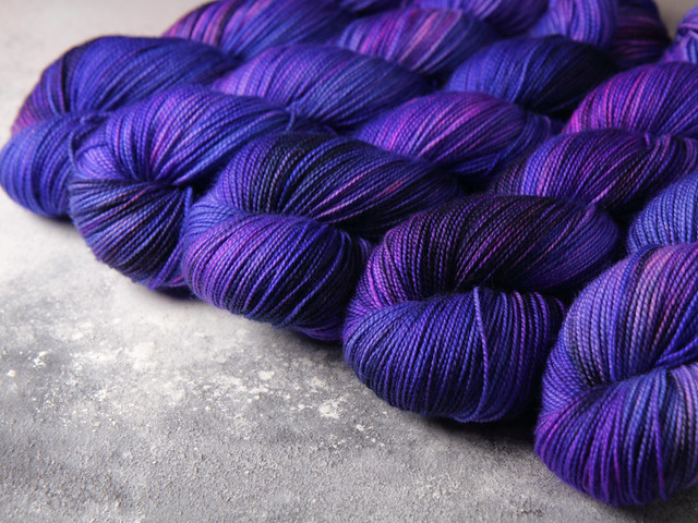 Favourite Sock – hand-dyed superwash merino wool yarn 4 ply/fingering 100g – ‘Delphinium’