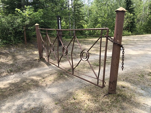 MacLeod - the rusty gate