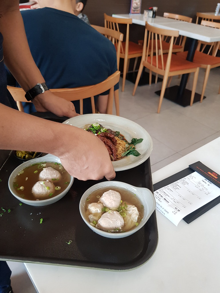 冬菇鸡脚幼面 Braised mushroom Chicken Feet Noodle rm$11.50, 叉烧云吞幼面 Charsiew iwth Wonton Noodle, 五香滷肉 Lobak rm$12 & 柠檬柑酸梅汁 Lemon special rm$5.50 @ 陈明记面家 Chan Meng Kee  Restaurant at USJ 1 Damen