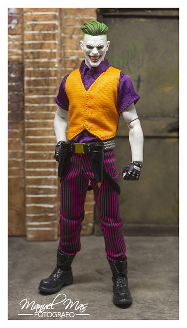 Mezco ONE:12 - Joker "Clown Prince of Crime"