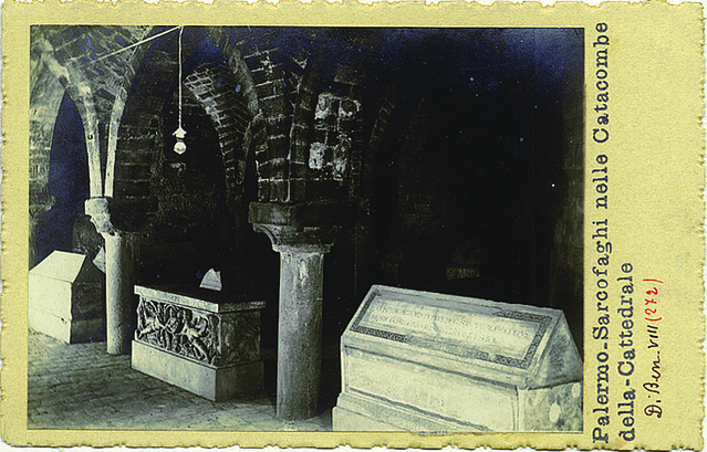 Palermo - Sarcofaghi nelle catacombe della catt
