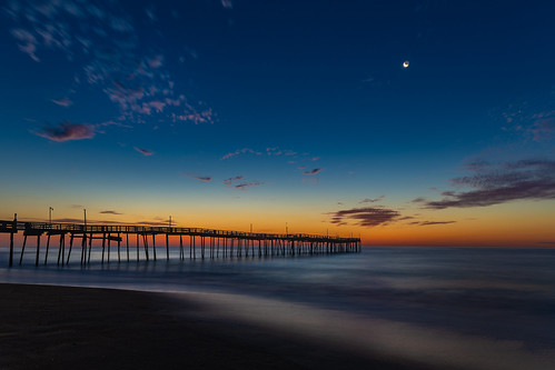 northcarolina obx outerbanks vacation avon avonfishingpier sunrise moon ocean beach