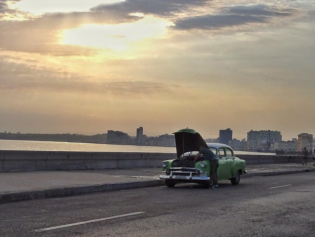 Al alba. Malecon de La Habana