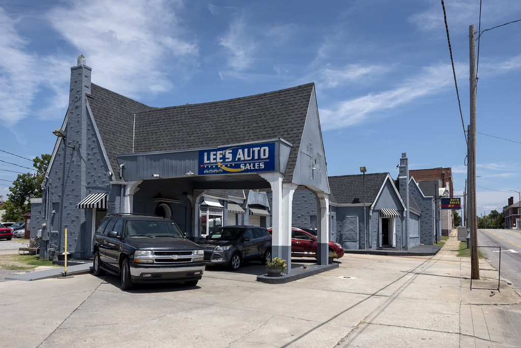 Lee's Auto Sales, Lumberton, NC | Enormous former Pure Oil S… | Flickr