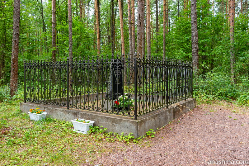 Памятный знак на месте смерти Микаэля Агриколы, Ленинградская область