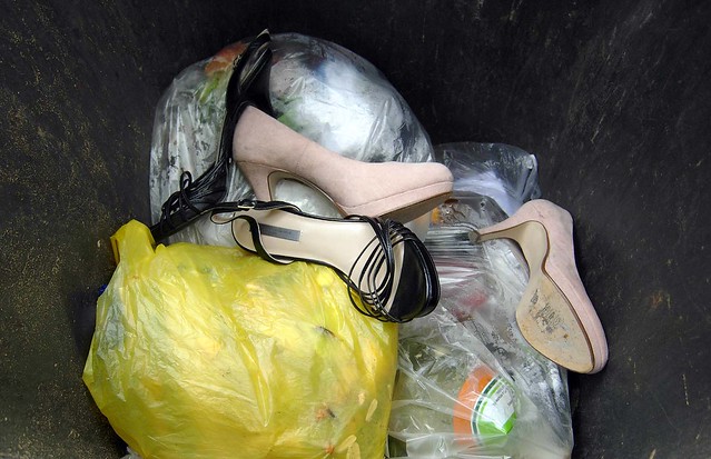 Discarded and lost shoes / Weggeworfene und verloreneSchuhe | Flickr
