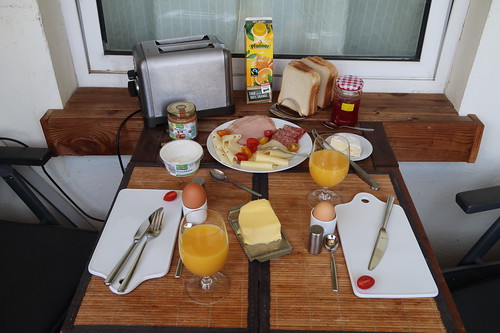 Frühstück auf unserem Balkon