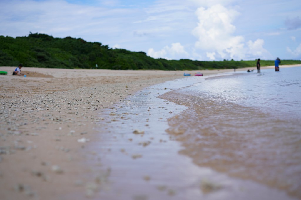 波照間島のニシ浜。圧倒的な海の青さで人気のスポットです！