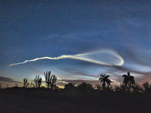 Atlas V rocket 35 min before before sunrise 35 min before before sunrise 04-20190808