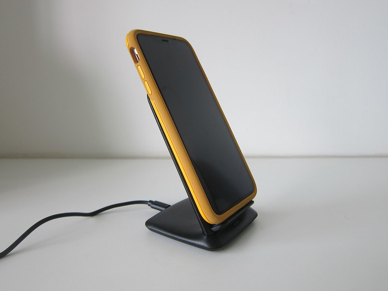 Choetech 15W Wireless Charger Stand - With iPhone XS Max