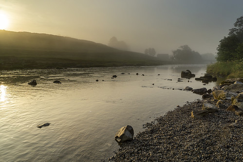 landscape yorkshire yorkshiredales wharfedale grassington riverwharfe mist sunrise goldenhour