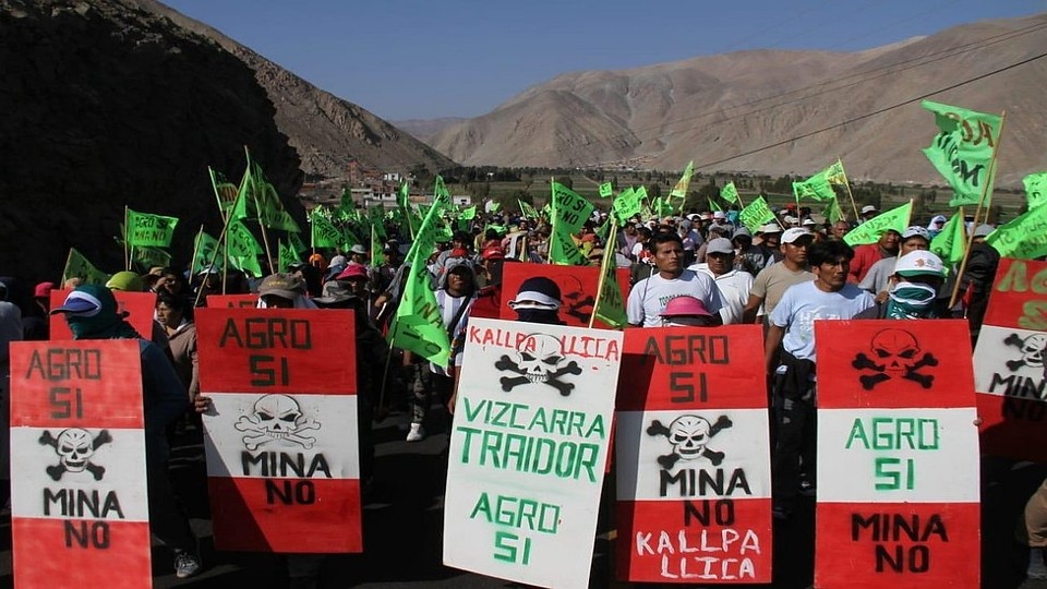 反對南方礦業銅礦場的民眾。（圖片來源：Diario Correo）