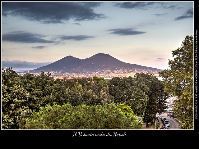Il Vesuvio visto da Napoli