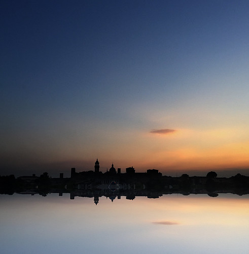 Riflesso d'estate mantovana al tramonto by Fiorenzo Delegà, studio: Mantuan summer reflection at sunsetmantova agosto august mantua skiline sunset tramonto