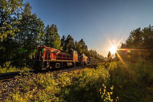 vr finnishrailways dv12 diesel locomotive freight train t53384 summer sunset evening wideangle southern ostrobothnia ähtäri finland canon eos 5d mkiv