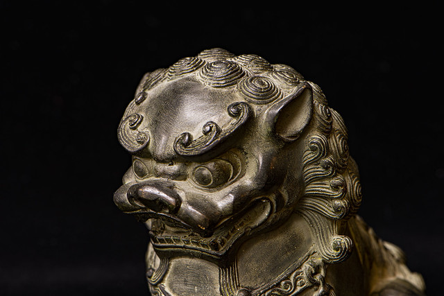 Chinese bronze lion