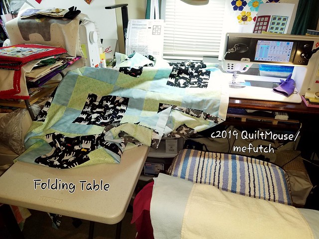 Set up a folding table to hold the top while stitching the borders.  #weekendinthelifeofaquilttop