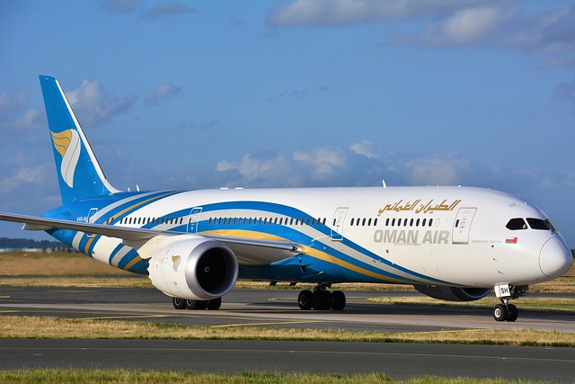 (CDG) OMAN AIR Boeing 787-9 Dreamliner A40-SH Taxiing to the gate